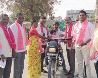 వనపర్తి మున్సిపల్ ఎన్నికల్లో బిఆర్ఎస్ నాయకులు ఇంటింటి ప్రచారం