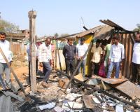 అగ్ని ప్రమాద బాధిత కుటుంబానికి ఎమ్మెల్యే జారె భరోసా.