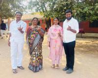 ఓటు హక్కు వినియోగించుకున్న ఐదో వార్డు అభ్యర్థి ఎన్ యుగేందర్ రెడ్డి 