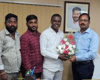 కమిషనర్ వినయ్ కృష్ణారెడ్డిని కలిసిన పత్తి కుమార్