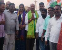 33వ వార్డులో కాంగ్రెస్ గెలుపు.. ప్రచారంలో వడ్డే శేఖర్ కీలక పాత్ర