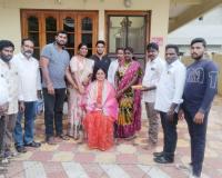 కట్టా స్వరూప రాణి ని సన్మానించిన బిఆర్ఎస్ నాయకులు ..