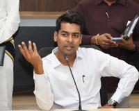 ప్రభుత్వ ఆసుపత్రిలో ప్రజల అవసరాలకు అనుగుణంగా వసతులు మెరుగుపరచాలి ....