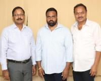 అభివృద్ధి పనులకు నిధులు కేటాయించాలని ఎంఎంసి కమిషనర్‌ను కలిసిన ఎమ్మెల్యే