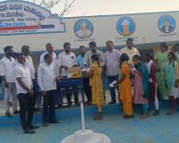 మణిగిళ్ల ప్రభుత్వ పాఠశాలలో 10వ తరగతి విద్యార్థులకు అల్పాహారం