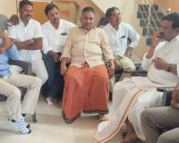 గుజ్జుల రాంగోపాల్ రెడ్డి ని పరామర్శించిన మాజీ ఎమ్మెల్యే తాటికొండ రాజయ్య