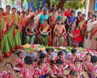 అంగన్‌వాడీలో సామూహిక సీమంతం, అక్షరాభ్యాసాలు.