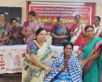 మహిళా దినోత్సవం సందర్భంగా అంగన్వాడీ, ఆశా కార్మిక నాయకులకు సన్మానం