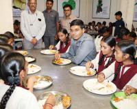 విద్యార్థుల ప్రతిభకు వెబ్‌సైట్ ద్వారా గుర్తింపు కలెక్టర్ మను చౌదరి