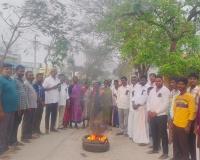 విట్ట శ్రీనివాస్ రెడ్డి మృతి.. నల్ల బ్యాడ్జీలతో అఖిలపక్ష నాయకుల సంఘీభావం