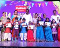 అంబరాన్నంటిన స్మార్ట్ కిడ్జ్ పాఠశాల గ్రాడ్యుయేషన్ డే వేడుకలు.