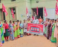 అంగన్వాడీ నాయకుల అరెస్టులకు నిరసనగా దమ్మపేటలో ధర్నా.