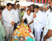 బోగ్గారపు రామయ్య కుటుంబ సభ్యులకు మాజీ ఎంపీ నామ పరామర్శ