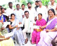 పేద ప్రజల సంక్షేమమే కాంగ్రెస్ ప్రభుత్వ ప్రధాన లక్ష్యం