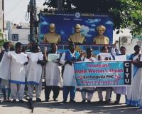 ఆశా వర్కర్ల నల్ల బ్యాడ్జీలతో నిరసన