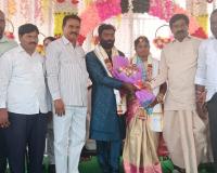 సురేష్ - అఖిల వివాహ మహోత్సవానికి హాజరైన మాజీ ఉప ముఖ్యమంత్రి, 