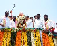 ఎల్ బి నగర్‌లో దొడ్డి కొమరయ్య విగ్రహావిష్కరణ