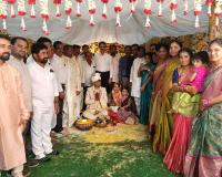 నూతన వధూవరులను ఆశీర్వదించిన బంజారా వెల్పేర్ నాయకులు 