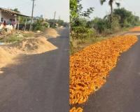 ప్రాణాలపై పంట బరువు.. రోడ్లపై ధాన్యం వల్ల ప్రమాదాలు