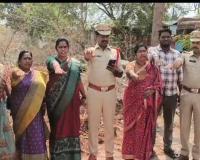 అరైవ్ అలైవ్ కార్యక్రమంలో రోడ్డు గుంతల పూడ్చివేత