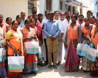 అంబేద్కర్ జయంతి సందర్భంగా పారిశుద్ధ మహిళా కార్మికులకు చీరల పంపిణీ.