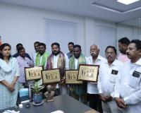 దళిత రత్న అవార్డును అందుకున్న కాజీపేట్ నాయకులు 