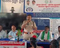 ఆటో డ్రైవర్లకు కంటి చూపు పరీక్షలు