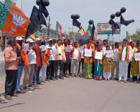 మహిళా రిజర్వేషన్ బిల్లుపై కాంగ్రెస్ వైఖరికి వ్యతిరేకంగా హుజురాబాద్‌లో బీజేపీ నిరసన