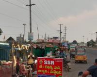 రోడ్డు విస్తరణతో రోడ్డున పడిన చిరు వ్యాపారులు