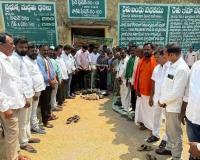 హుజురాబాద్ మార్కెట్ యార్డులో వరి కొనుగోలు కేంద్రం ప్రారంభం… 