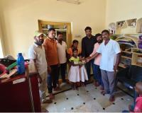 బాల్యమిత్రుడు మన్నెంకొండ కుటుంబానికి స్నేహితుల ఆర్థిక సహాయం.