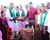 రైతులకు ఊరట- వరి కొనుగోలు కేంద్రాలు ప్రారంభం.