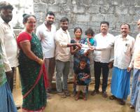 నిరుపేద గిరిజన మహిళ కుటుంబానికి చేయుత.