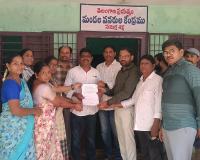ఎర్రనగ్గిలో అడ్మిషన్ల ప్రచారం ఆపండి: ఎంఈఓ .