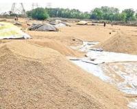 వరి కొనుగోలు కేంద్రాలు ఏర్పాటు అయినా...ధాన్యం కొనుగోలు నత్తనడక .