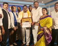 సమాజ సేవకు గుర్తింపు...అడ్వకేట్ శ్రీనివాస్‌కు దళిత రత్న.