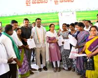 గుడిసెలు లేని గ్రామాలే కాంగ్రెస్ ప్రభుత్వ లక్ష్యం.