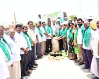 చివరి ధాన్యపు గింజ వరకు కొనుగోలు చేస్తాం.