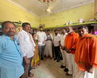 జమ్మికుంటలో సీఎంఆర్ఎఫ్ చెక్కుల పంపిణీ.