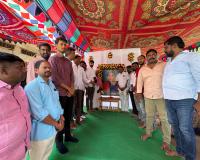 నేతల సమక్షంలో కొమురమ్మకు నివాళులు అర్పణ.