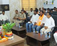 అక్రమ రవాణాను అడ్డుకునే క్రమంలో చట్టాన్ని చేతుల్లోకి తీసుకోవద్దు.