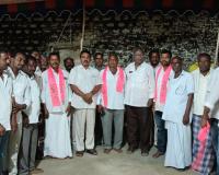 కాంగ్రెస్‌కు గుడ్‌బై.. బీఆర్ఎస్‌లో చేరిన మనిగిళ్ల గ్రామ నాయకులు.