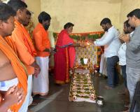 ప్రజలతో మమేకమవుతూ పలు కార్యక్రమాల్లో పాల్గొన్న మున్సిపల్ చైర్మన్ ప్రశాంత్ కుమార్
