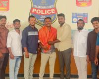 జమ్మికుంట యువత ఆధ్వర్యంలో ఎస్ఐ సతీష్‌కు ఘన సన్మానం.