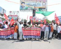 రైల్వే కోచ్ ఫ్యాక్టరీలోస్థానికులకు 80%  ఉద్యోగాలు ఇవ్వాలి 