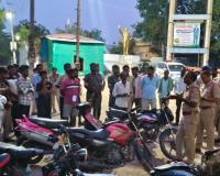 కార్డన్ సెర్చ్‌లో పోలీసుల సోదాలు.. రికార్డులు లేని వాహనాలు స్వాధీనం
