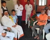 శ్రీనివాస్ శర్మ కుటుంబ సభ్యులను పరామర్శించిన మాజీ మంత్రి నిరంజన్ రెడ్డి.