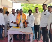 మండల అధ్యక్షుడు కొమ్ము వెంకటస్వామిని సన్మానించిన వెల్టూర్ కాంగ్రెస్ నాయకులు.