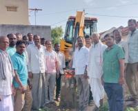 గ్రామాభివృద్ధే లక్ష్యం.. డ్రైనేజీ నిర్మాణ పనులకు సర్పంచ్ చంద్రశేఖర్ శ్రీకారం