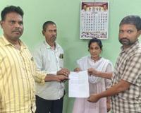 విద్యార్థుల సర్టిఫికెట్ల జాప్యంపై ఆందోళన.. తహసీల్దార్ కార్యాలయానికి వినతిపత్రం.
